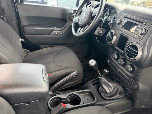Used 2017 Jeep Wrangler Sport w/ Connectivity Group AWD/4WD image 16