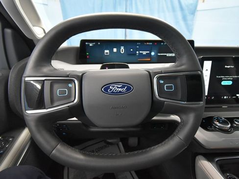 Used 2025 Ford Expedition Active image 11