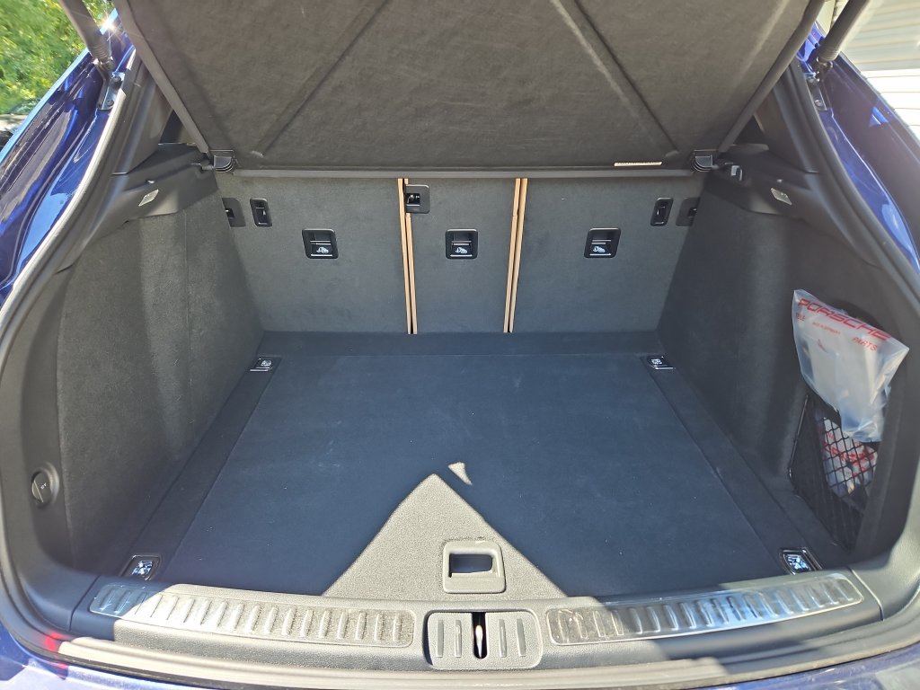 Certified 2026 Porsche Macan AWD/4WD image 37