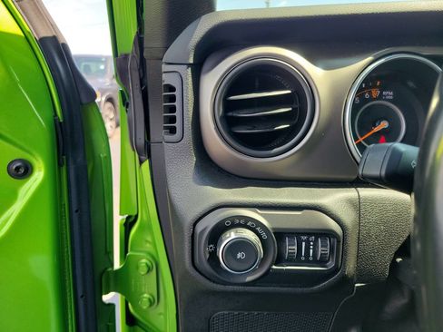 Used 2018 Jeep Wrangler Unlimited Sport S AWD/4WD image 22