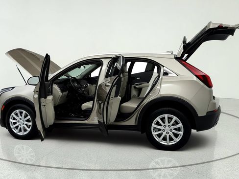 Certified 2023 Cadillac XT4 Luxury w/ Cold Weather Package AWD/4WD image 10