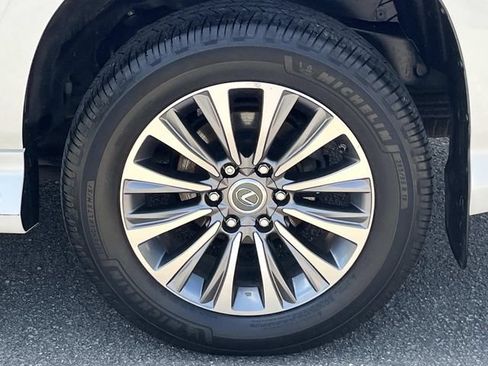 Used 2021 Lexus GX 460 Luxury w/ Accessory Package AWD/4WD image 11