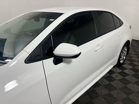 Used 2025 Toyota Corolla LE image 12
