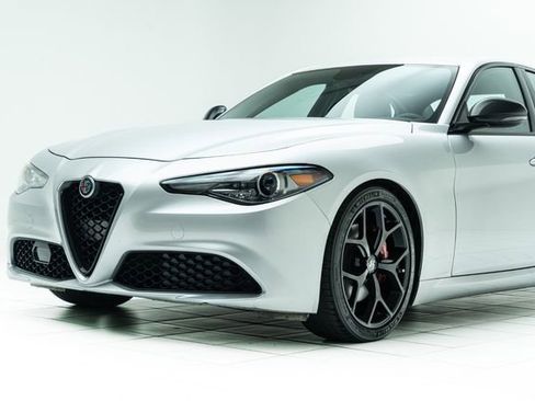 Used 2019 Alfa Romeo Giulia w/ Nero Edizione RWD image 10