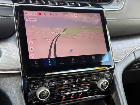 Used 2022 Jeep Grand Cherokee L Overland w/ Advanced Protech Group III image 8