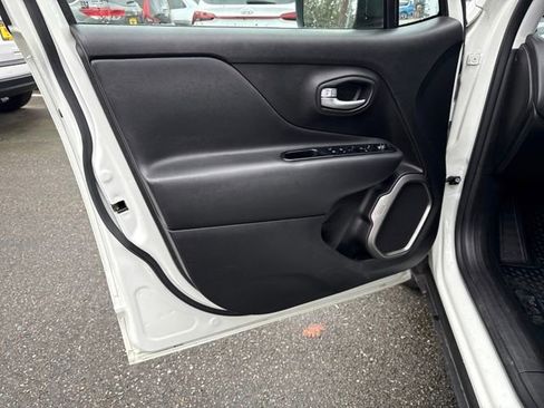 Used 2023 Jeep Renegade Latitude image 15