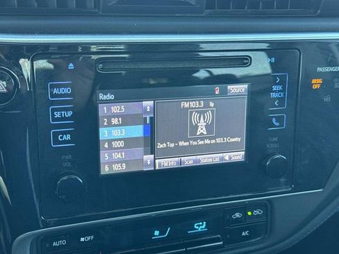 Used 2017 Toyota Corolla SE image 30