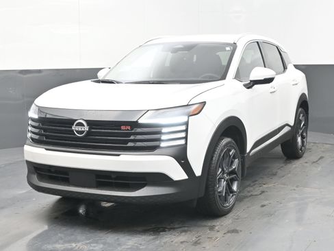 Certified 2025 Nissan Kicks SR FWD image 3