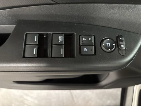 Used 2015 Honda CR-V LX image 18