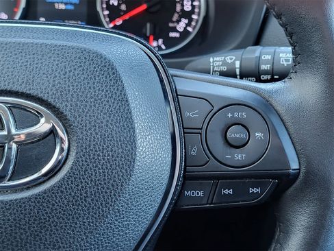 Used 2020 Toyota RAV4 XLE Premium image 26