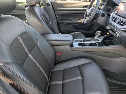 Used 2024 Nissan Altima 2.5 SR AWD/4WD image 11