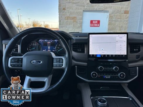 Used 2024 Ford Expedition Limited image 6