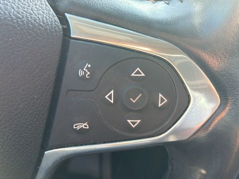 Used 2020 Chevrolet Traverse LT FWD image 37