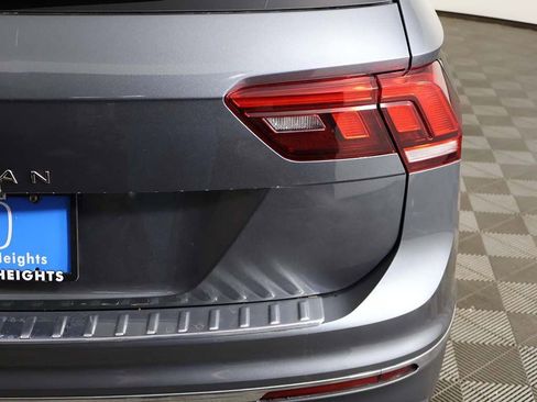 Used 2023 Volkswagen Tiguan SE w/ Panoramic Sunroof Package image 17