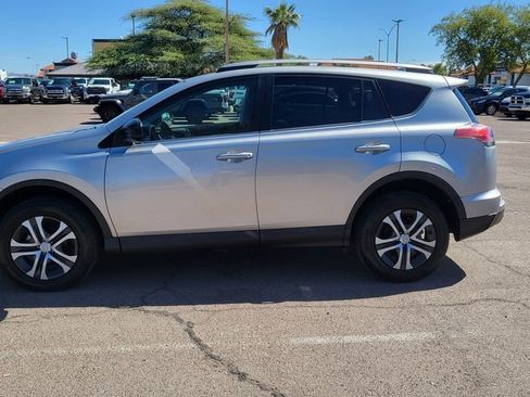 Used 2017 Toyota RAV4 LE image 5