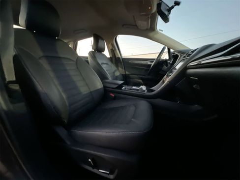 Used 2018 Ford Fusion SE w/ Fusion SE Technology Package image 21