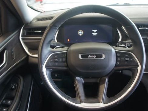 Used 2022 Jeep Grand Cherokee L Limited image 11