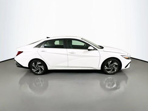 New 2026 Hyundai Elantra Limited FWD image 4
