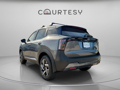 New 2026 Nissan Kicks SV image 2