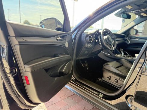 Used 2018 Alfa Romeo Stelvio Ti Sport image 32