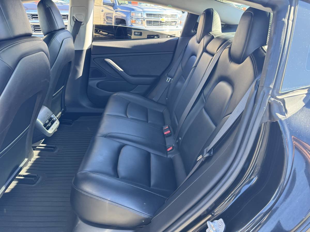 Used 2018 Tesla Model 3 Long Range RWD image 17