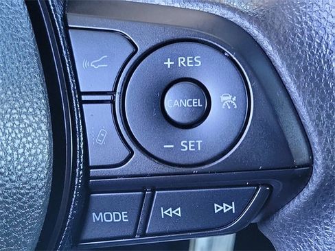 Used 2019 Toyota RAV4 LE image 9