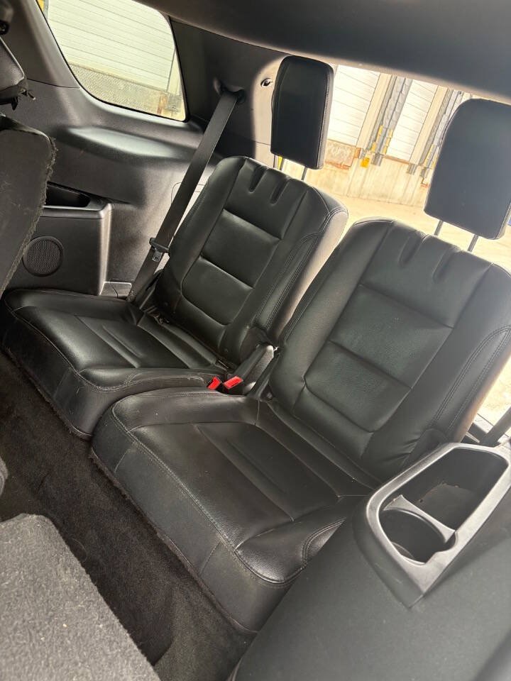 Used 2017 Ford Explorer XLT w/ Equipment Group 202A FWD image 10