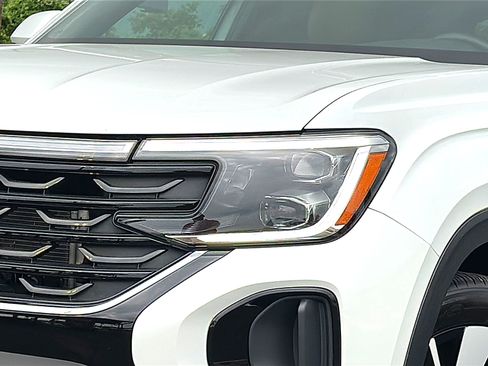 Used 2026 Volkswagen Atlas Cross Sport SE FWD image 4