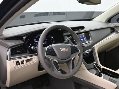 Used 2017 Cadillac XT5 Luxury w/ Driver Awareness Package AWD/4WD image 10