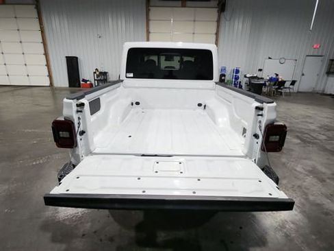 Used 2025 Jeep Gladiator Mojave image 27