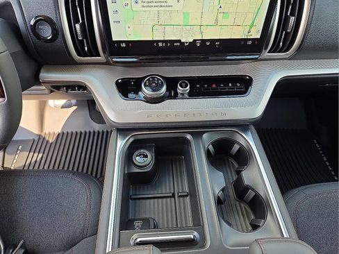 New 2025 Ford Expedition Active image 25