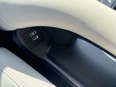 Certified 2025 Honda HR-V LX image 28