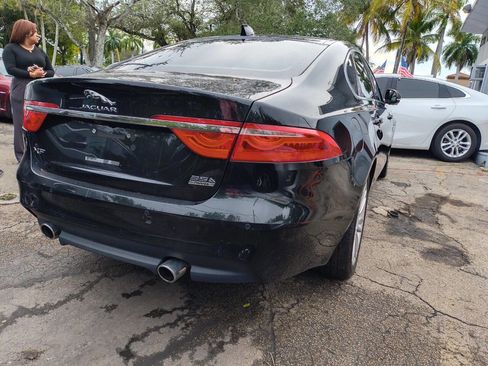 Used 2016 Jaguar XF Prestige image 10
