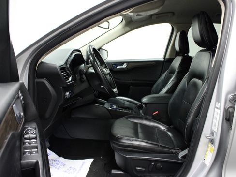 Used 2020 Ford Escape Titanium image 12