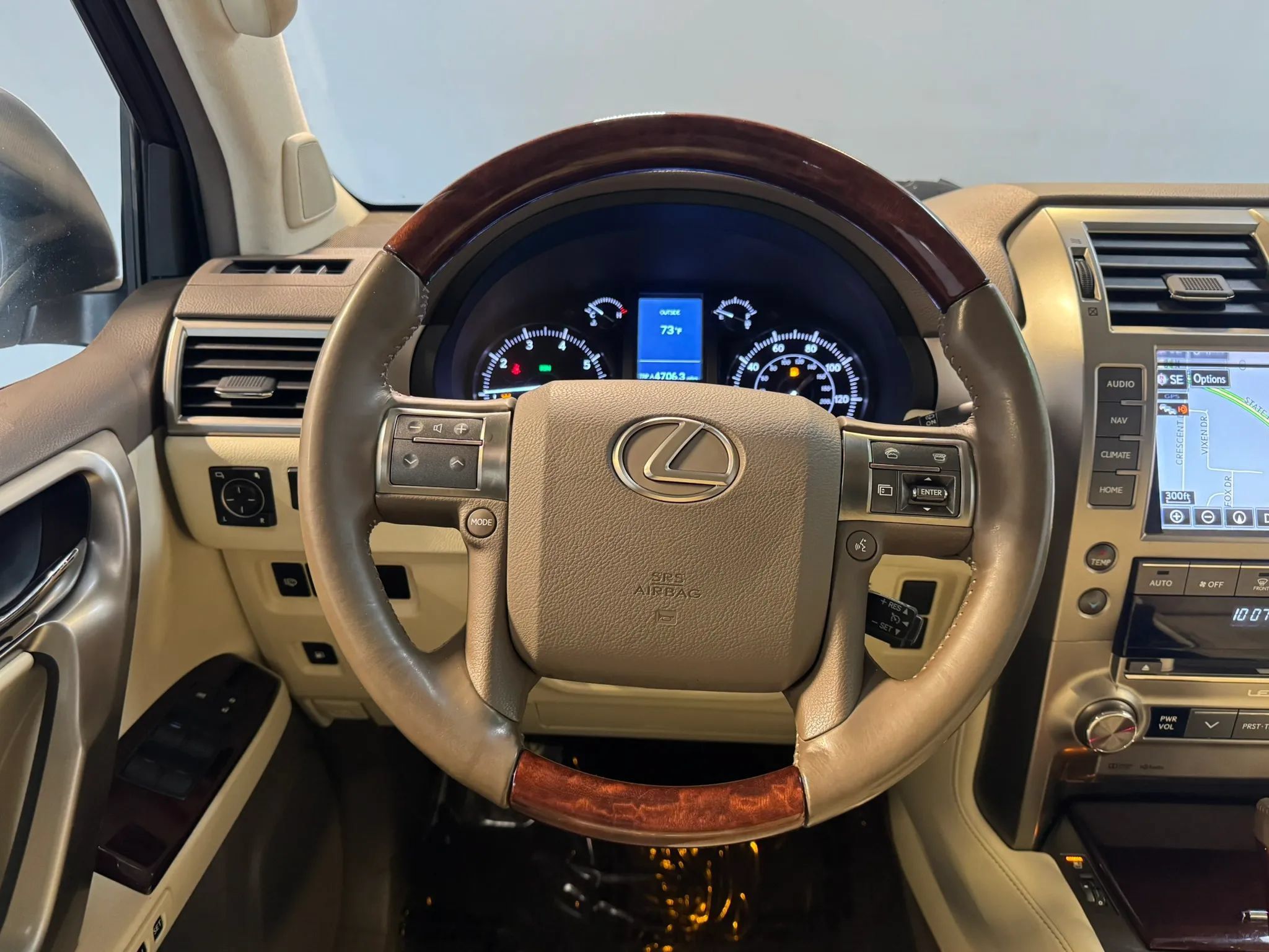 Used 2015 Lexus GX 460 w/ Premium Package AWD/4WD image 12