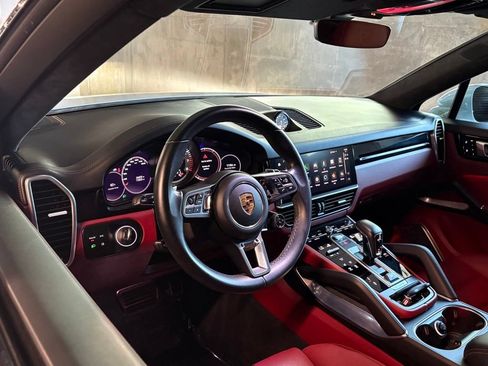 Used 2022 Porsche Cayenne Turbo AWD/4WD image 4