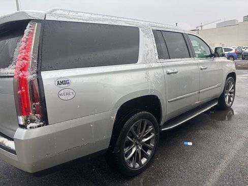 Used 2019 Cadillac Escalade ESV Luxury image 4