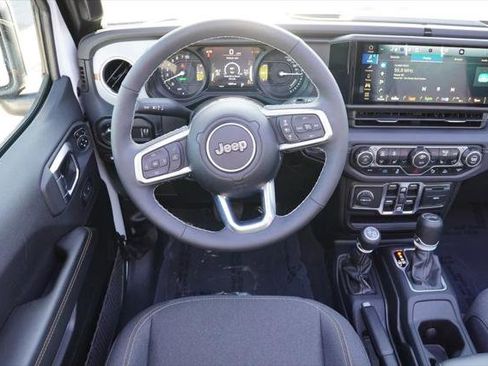 Used 2025 Jeep Wrangler Unlimited Sahara w/ Safety Group AWD/4WD image 21