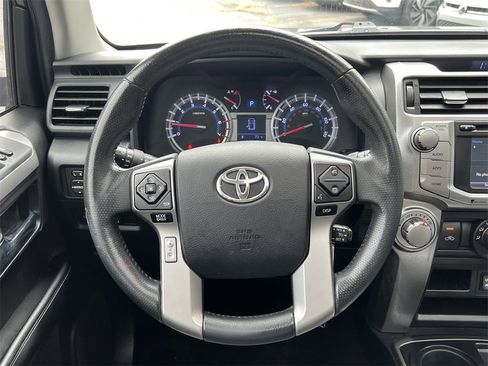 Used 2018 Toyota 4Runner SR5 Premium image 19