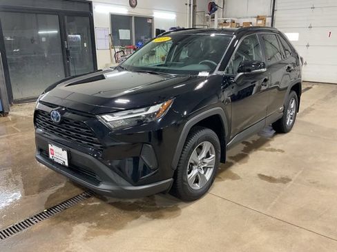 Used 2022 Toyota RAV4 XLE image 3