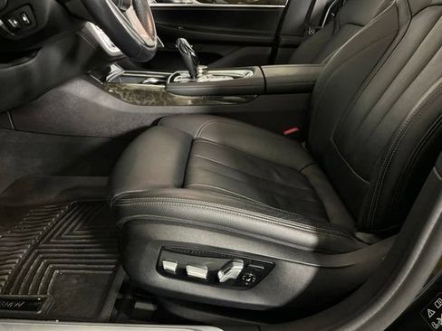 Used 2018 BMW 750i xDrive w/ Autobahn Package AWD/4WD image 34