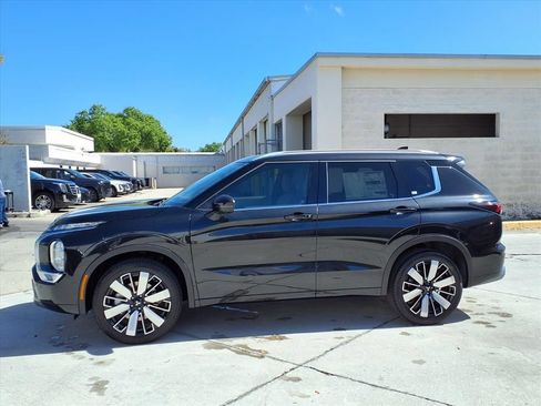 Used 2026 Mitsubishi Outlander SEL FWD image 2