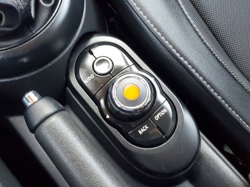 Used 2018 MINI Cooper 4-Door Hardtop image 26