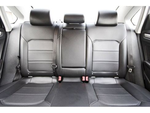 Used 2022 Volkswagen Passat 2.0T SE image 14