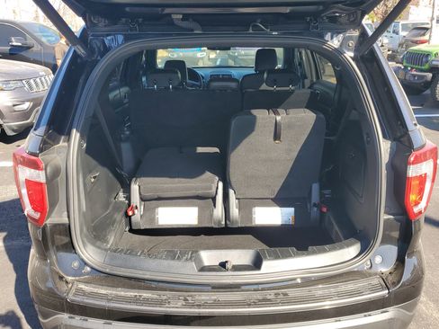 Used 2018 Ford Explorer XLT w/ Equipment Group 202A image 6