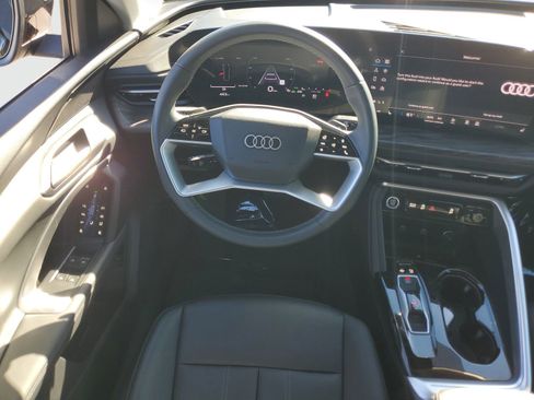 Used 2025 Audi Q5 Premium w/ Convenience Package image 12