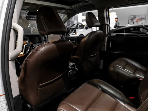 Used 2019 Toyota Sienna Limited Premium AWD/4WD image 36