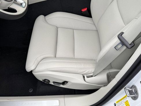 New 2026 Volvo XC60 B5 Ultra w/ Climate Package image 11