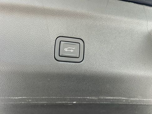 Certified 2023 Cadillac Escalade Premium Luxury image 11