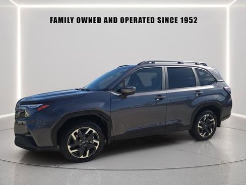 Used 2025 Subaru Forester Premium AWD/4WD image 1